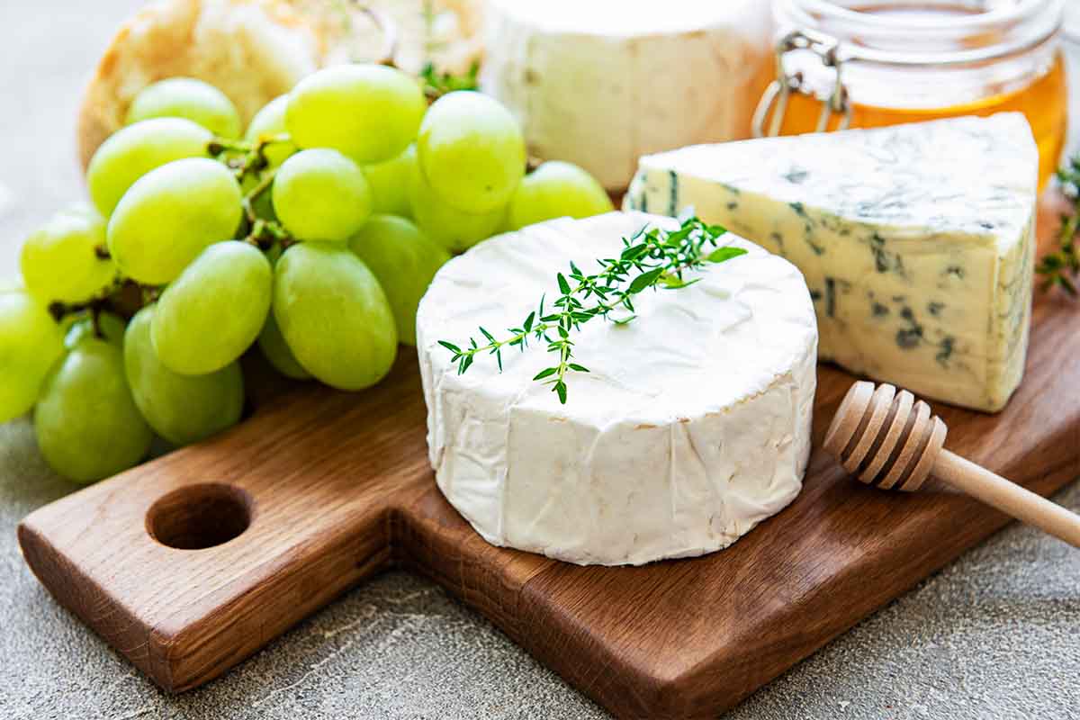 which cheese rinds are edible in a cheese tasting